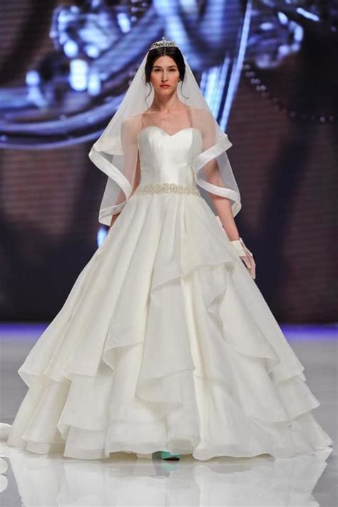 L'abito da sposa di Angelina Jolie di Atelier Versace 